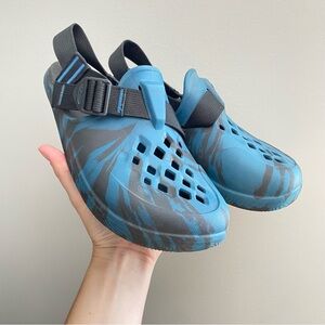Men’s Chaco Chillios Clog size 8 in blue marble